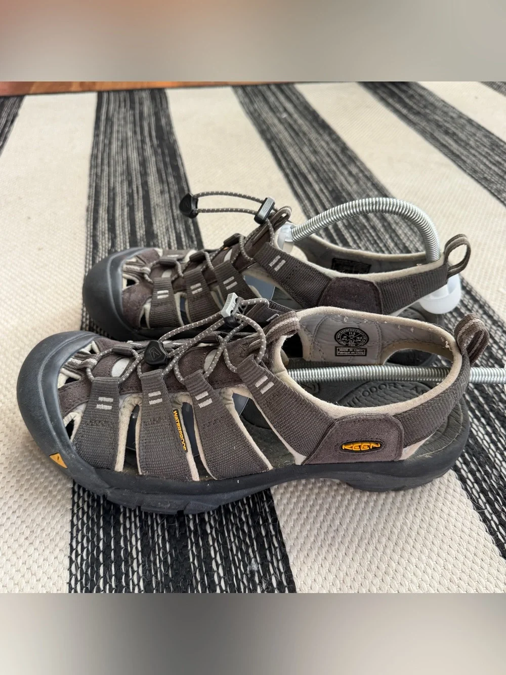 KEEN Sandals Men's Dark Gray/ Brown Whisper Outdoor Sandals Size 11.5